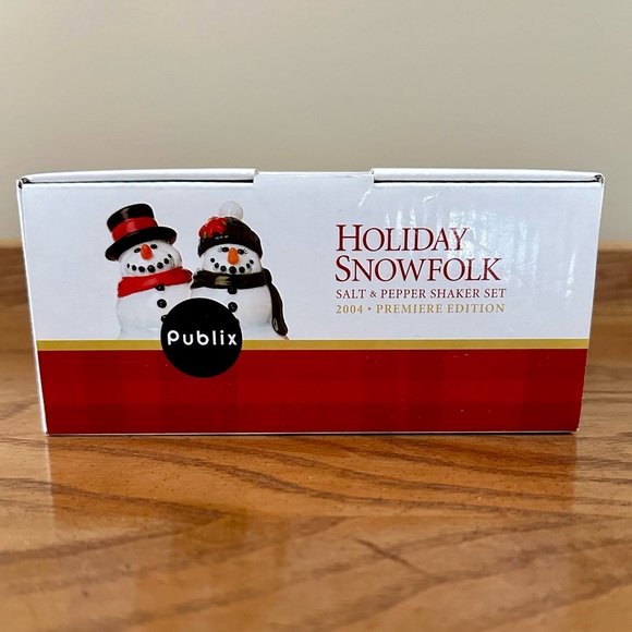 Publix Holiday Snowfolk Salt and Pepper Shaker Set NIB - Picture 2 of 8